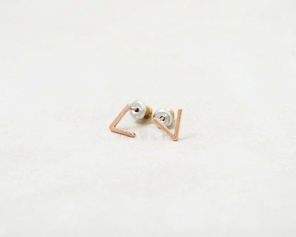 

the latest elements gold stud earrings "v" stud earrings zinc alloy silver plated for women wholesale, Golden;silver