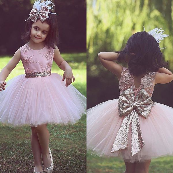 Curto Flor Menina Vestidos para Festa de Casamento Do País Bonito Da Criança Rosa Lantejoulas Arco Tutu Tripulação Pescoço Rendas Bebê Criança Aniversário Vestidos Formais