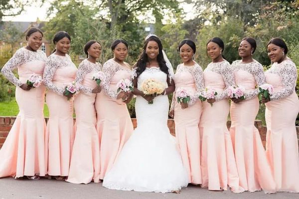 Eleganti abiti da damigella d'onore nigeriani africani Abiti da sposa in raso e pizzo rosa cipria con scollo a sirena e maniche lunghe