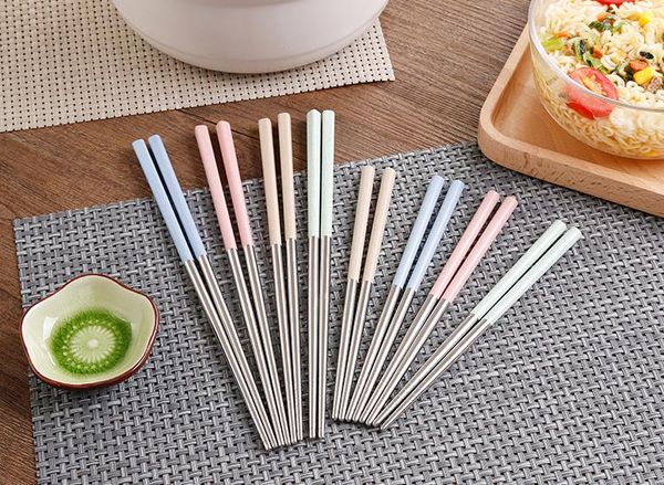 Os hashis Eco-Amigáveis ​​do punho da palha do trigo, 304 Chopsticks maioria de aço inoxidável com palha diferente do trigo da cor seguram SN1317