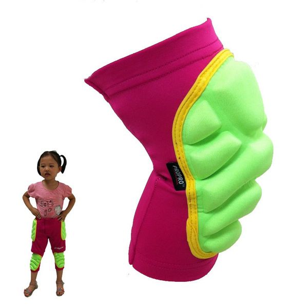 

мальчик девочка дети катание на лыжах скейтбординг лед веселые виды спорта защитник для наколенников дети на роликовых коньках скутер лыжный