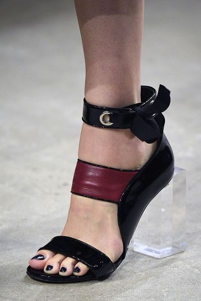 

2018 new summer crystal square root toe leather shoes strap fight color t table catwalk high-heeled women sandals, Black