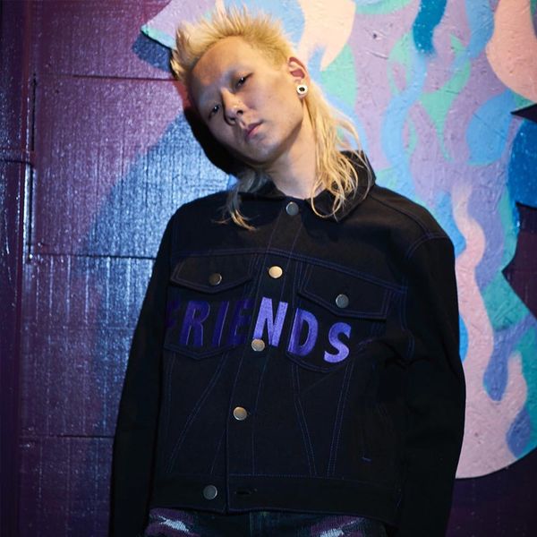 

Vlone friend denim jacket embroidery big v high treet hip hop comfort loo e ca ual men and women couple de inger jacket hfwpjk078