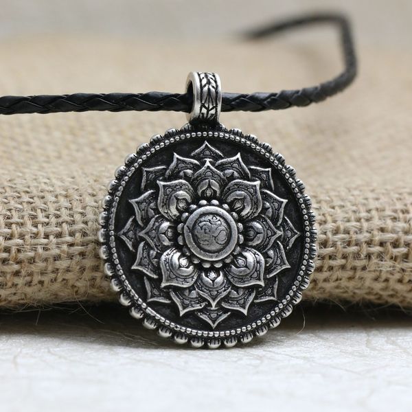 

langhong 1pcs retro tibet spiritual necklace tibet mandala pendant necklace geometry amulet religious jewelry, Silver