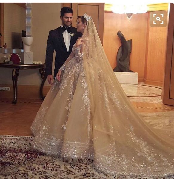 Vestidos de casamento real com Appliqued de lantejoulas uma linha de Champagne até o chão vestido de baile vestido de casamento com casamento de harmonização veils vestidos de noiva