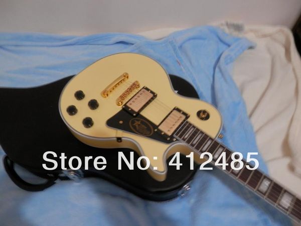 Kostenloser Versand Großhandel Top-Qualität CUSTOM perfekte cremefarbene Gitarre mit goldener Hardware E-Gitarre MIT KOFFER auf Lager