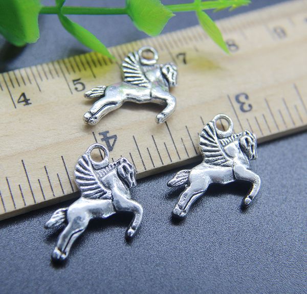 Commercio all'ingrosso 100 pezzi Pegasus Horse Charms Ciondolo Retro Creazione di gioielli Portachiavi fai da te Ciondolo in argento antico per orecchini braccialetto 17 * 16mm