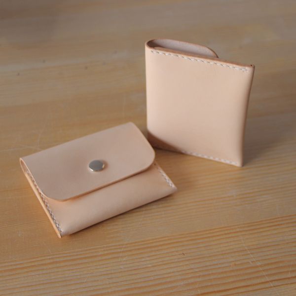 

hand-sewn leather with simple interior separation of leather upper layer of leather small pocket card bag