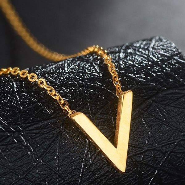 

18k pure gold pendant real au 750 solid gold charm nice v alphabet upscale trendy classic party fine jewelry sell new 2018, Silver