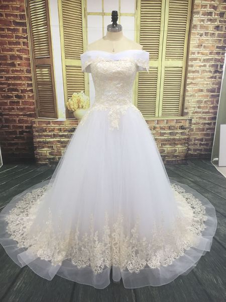 Abiti da sposa con immagine reale Abiti da sposa bianchi a trapezio con spalle scoperte Abiti da sposa con corsetto sul retro con applicazioni in pizzo champagne chiaro