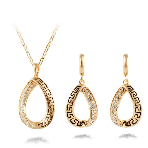 

Brincos e Colar nyk9