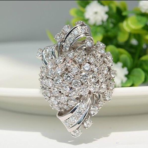 

typedesign new flower is studded with white zircon rings, women's wedding rings, and p micro-blog, Golden;silver