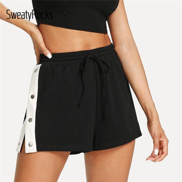 pantaloncini con bottoni laterali