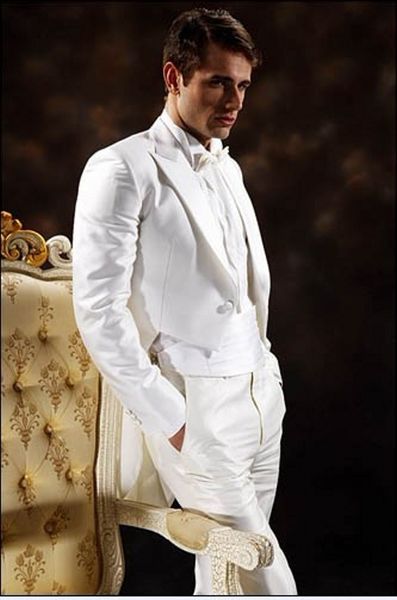 Moda White Tailcoat Homens Casamento Smoking Smoking Excelente Noivo Smoking Homens de Alta Qualidade Formal Jantar Prom Suit (Jacket + Pants + Tie + Cinturão) 693