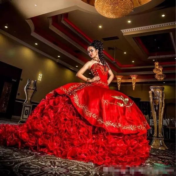 

2018 New Gold Sweet 16 Quinceanera Dresses Ball Gown Sweetheart Backless Arabic Style Appliques Ruched Prom Party Gowns Cheap