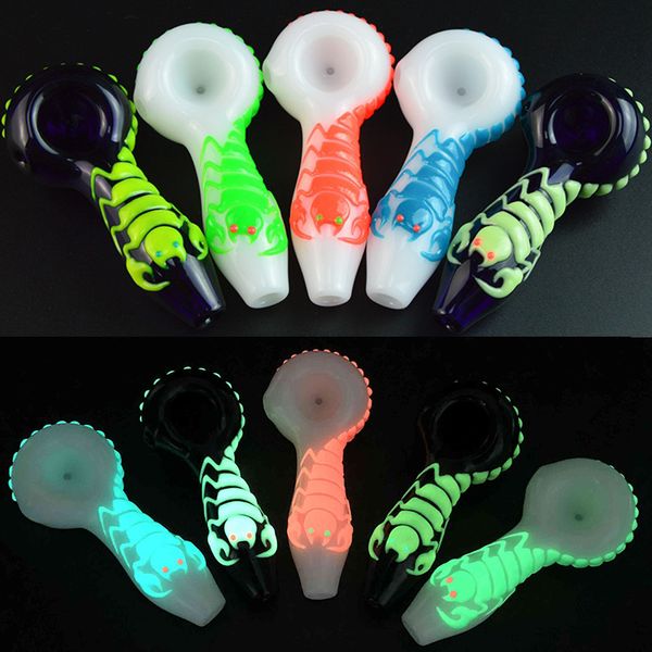 

4 дюйма Glow In The Dark Пьянящий Стеклянные курительные трубки Ложка Scorpion Luminous Ручной Трубные Масляные горелки курительные трубки Курительные принадлежности GID10