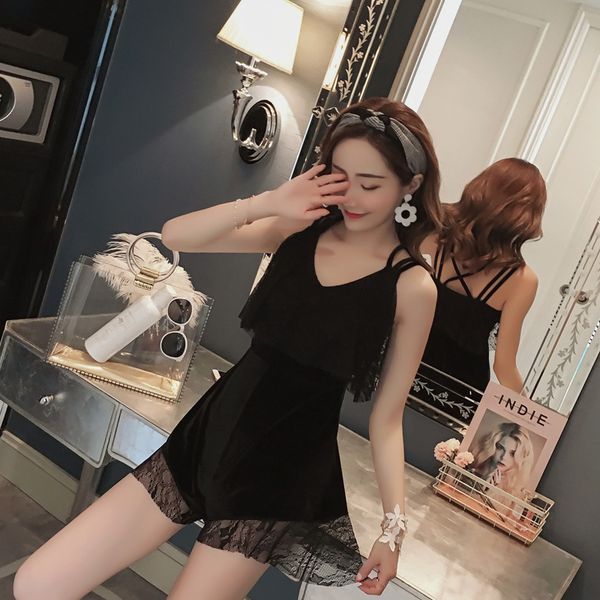 

две части черного купальника, White;black