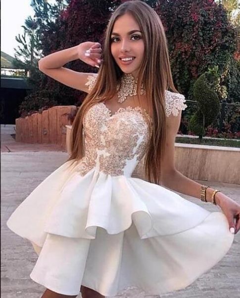 White cetim curtos vestidos de regresso saídas inchadas no pescoço alto mini vestidos de baile com renda applqiuue curto branco envelhecido vestido de noite