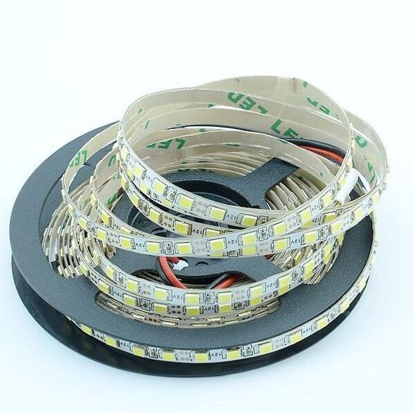 Nuovi 7 colori Lato stretto 5mm LED Strip Light 2835 SMD flessibile Lampada a nastro a diodi High Lumen 120leds / m DC12V tiras nastro led