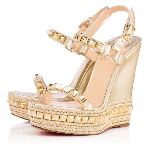 

Известные дамы Красный Нижний Клин Cataclou сандалии Золотой лакированной кожи шипованных дамы лодыжки ремень женщин насосы платье партии EU35-42, с коробкой