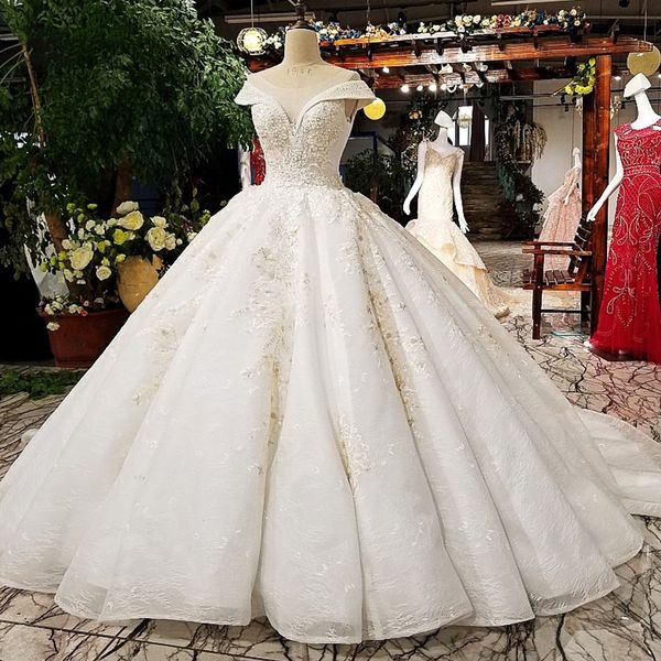 

2019 bohemian cap sleeve wedding dresses illusion v neck lace up back backless hand made 3d floral applique pattern garden bridal gowns, White