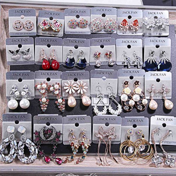 

2018 extravagant bright color drill crystal exquisite small ear studs earrings mix 10 style 10 pairs girl / madam fashion earrings, Golden;silver