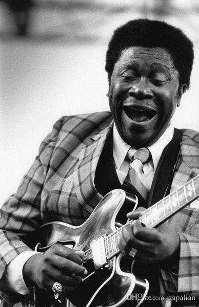 

BB Kings Poster Playing Guitar Smiling Black White Printing Art Posters Print Photopaper 16 24 36 47 inches