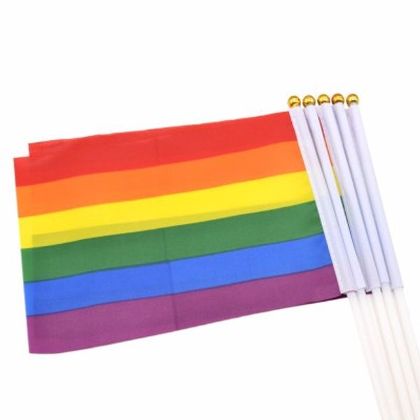 100 Stück pro Beutel Rainbow Stick Flag 5 x 8 Zoll Gay Pride Hand Flag Wehende Flaggen für festliche Partyzubehör