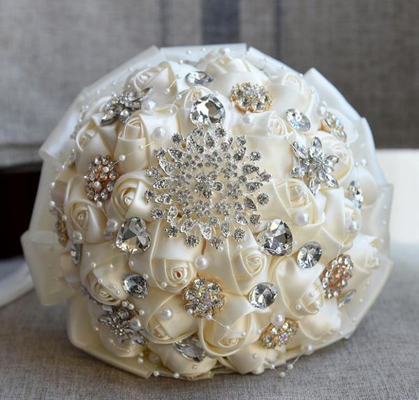 

new brides hold flowers in europe and america for wedding gifts