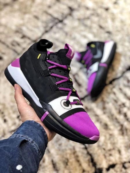 

2018 fashion kobe ad casual shoes pink black purple red yellow sneakers men sports shoes designer luxury new arrival brand mens sneakers