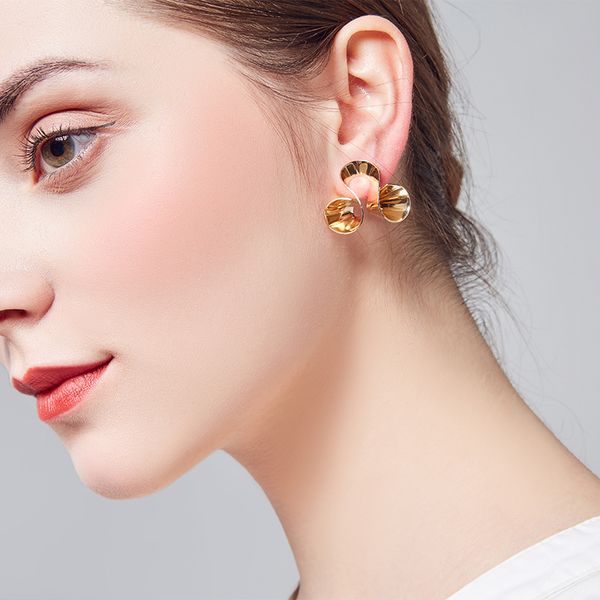 

2018 new brass curve ear post gold shiny plated large irregular wave punk hoop earrings party for women wholesale, Golden;silver