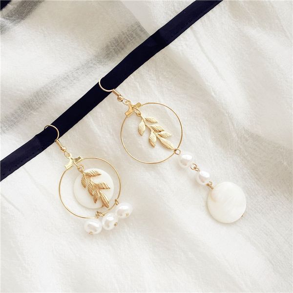 

2018 new natural pearl and shell inlaid olive leaf shape bohemian earrings fashion alloy asymmetric style women's earrings, Silver