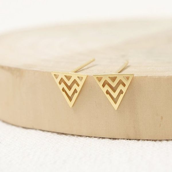 

fashion strianle stud earrings wavy lines of the triangle rock stud earring for women gold-color stud earring, Golden;silver