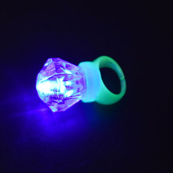 Led Glowing Diamante Anel de Dedo Decoração de Festa de Aniversário Favores Novidade Piscando Light-up Brinquedos Para Crianças Por Atacado