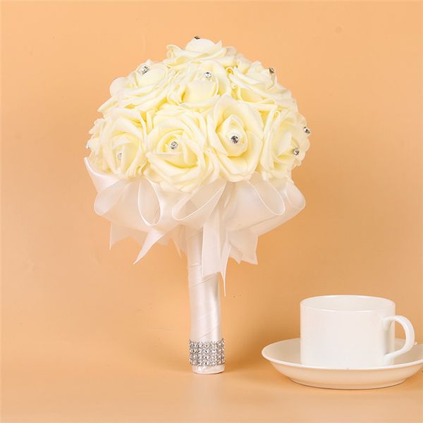 

белый свадебный букет свадебные аксессуары украшения искусственный цветок невесты жемчуг бусы невеста с цветами в руках cpa1564