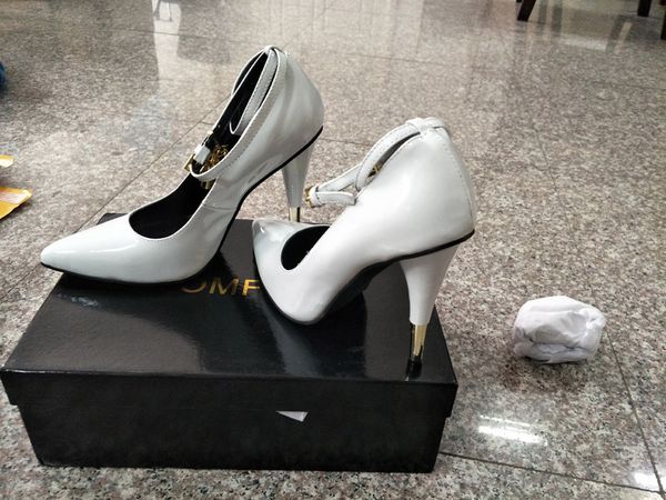 Deri bayanlar ücretsiz nakliye paet cm yüksek topuk elbise ayakkabıları altın metal kilit anahtarı sivri ayak parmağı beyaz euro boyutu