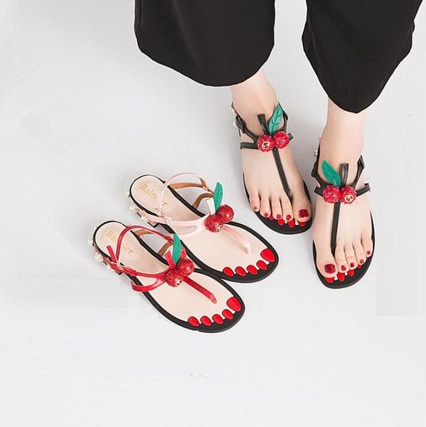 

2018 лето новая корейская версия женщины сандалии жемчужина грубый с вычет слово на низком каблуке Toe вишневые сандалии