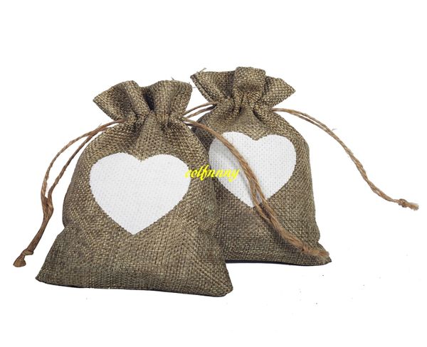 50 teile/los Kostenloser versand 10*15 cm Weiß „Liebe Im Herzen“ Jute Sackleinen zugunsten Taschen Party Hochzeit geschenk Taschen Schmuck Beutel