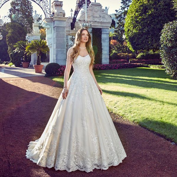 

vintage princess wedding dresses lace appliqued sweetheart backless castle bridal gowns tulle court train vestido de novia, White