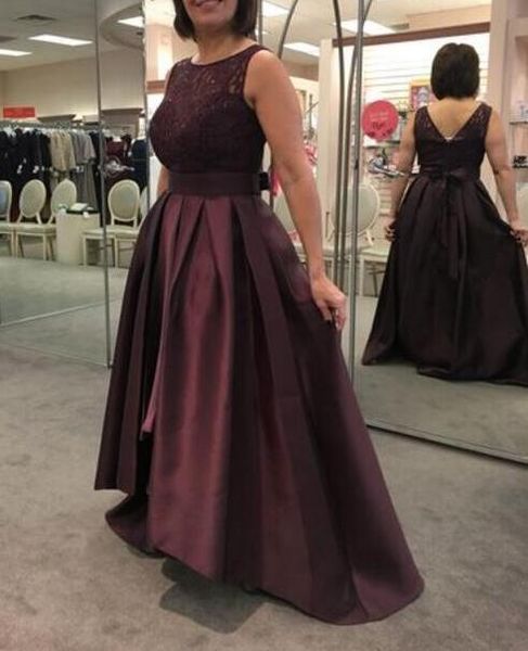 Meistverkauftes, elegantes, asymmetrisches Abendkleid mit Juwelen aus Spitze und Satin für die Brautmutter