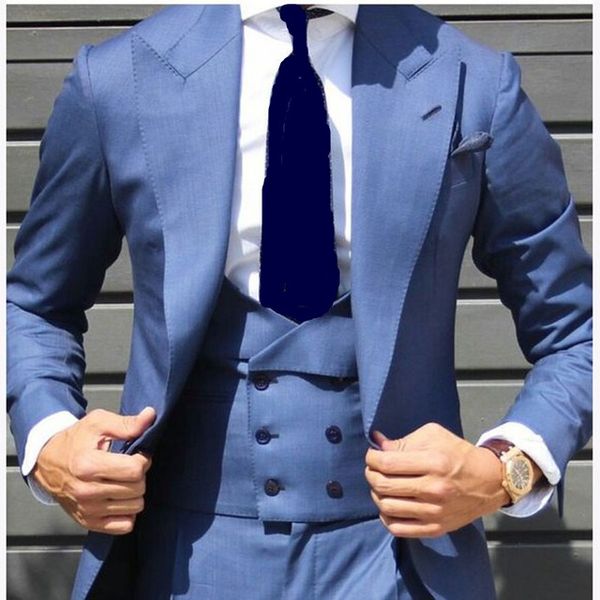 Smoking dello sposo di design popolare One Button Blue Peak Risvolto Groomsmen Abito da uomo migliore Abiti da uomo da sposa (giacca + pantaloni + gilet + cravatta) J500