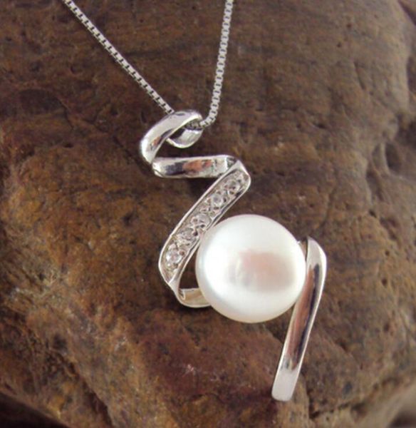 

natural freshwater pearl pendant, Silver