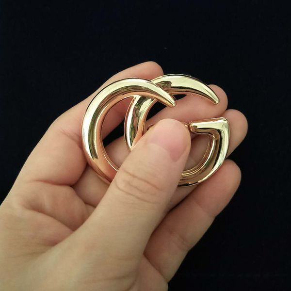 

Men women fa hion letter brooche pin gold plated pin brooche for men women for party wedding gift for family