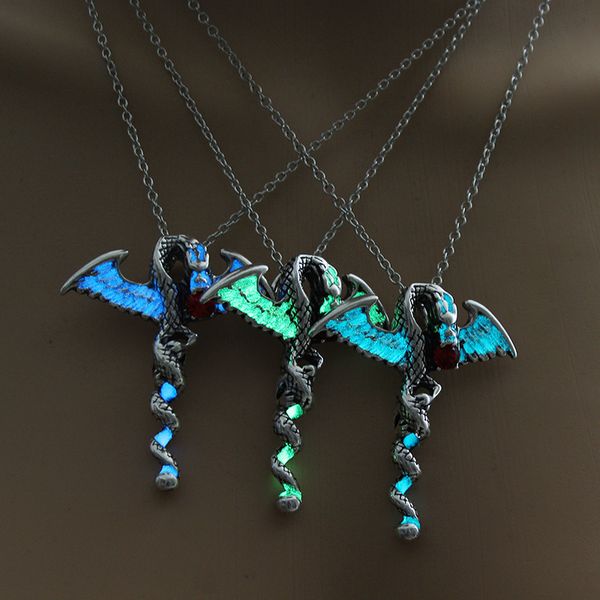 

Necklaces Glow in Dark Dragon Necklace Fluorescence Game of Thrones Dragon Pendant for Women Men 3 Colors Fluorescent Fashion Jewelry