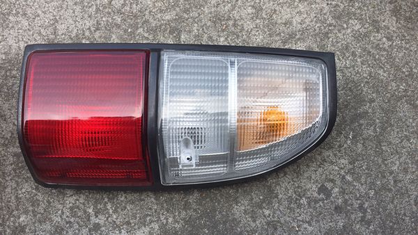 

tail lamp lantern withour bulb wires for toyota land cruiser pardo 90 vzj95 rzj95 kzj90 kj95 1996-2003 3400 2700 lh or rh 81560-60560