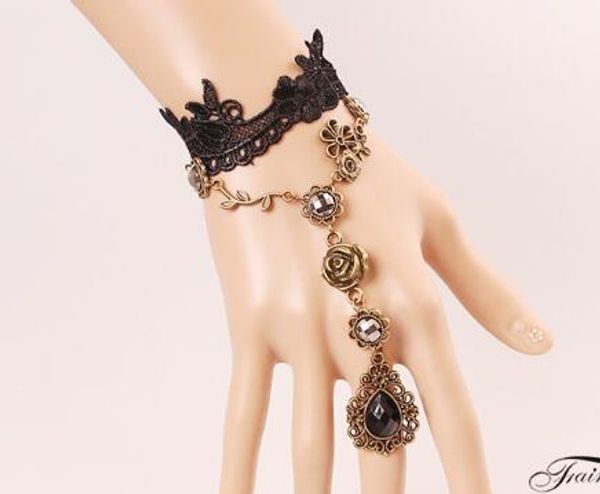 Heißer Stil Halloween kleine Accessoires Großhandel schwarzes Spitzenarmband Gothic-Stil Handbandring integrierter Modeklassiker zarte Eleganz