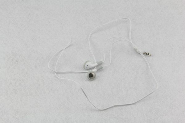 Fones de ouvido descartáveis ​​de atacado branco mais barato / fone de ouvido / fone de ouvido para ônibus ou trem ou plano um uso 1000pcs / lote