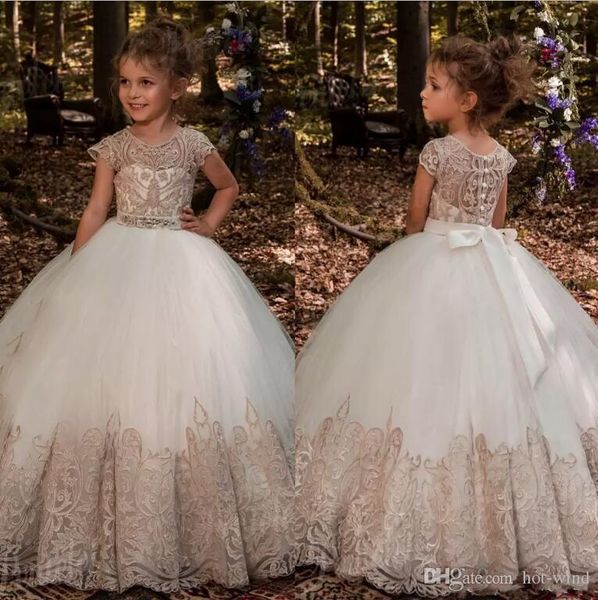 

Lovely Jewel Neck Cap Sleeves Little Flower Girl Dresses 2018 Lace Appliques Buttons Back Ball Gown Organza Girls Pageant Wear For Teens