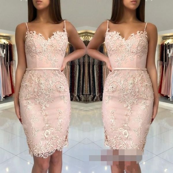 Vestidos de regresso de renda rosa de blush barato Apliques de renda mini -espaguete curto Salhes Sashes bainha Bainha Vestidos de cauda de graduação em festa de namorada 403