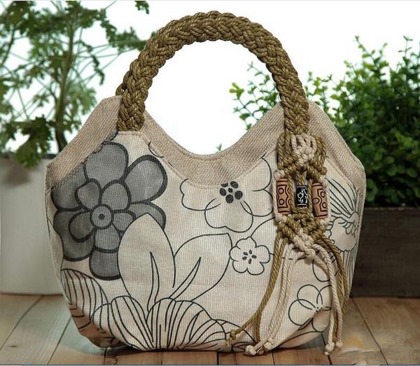 

new coming appliques fashion women handbagsnice embossing national lady casual day clutches versatile small saddle cute carrier